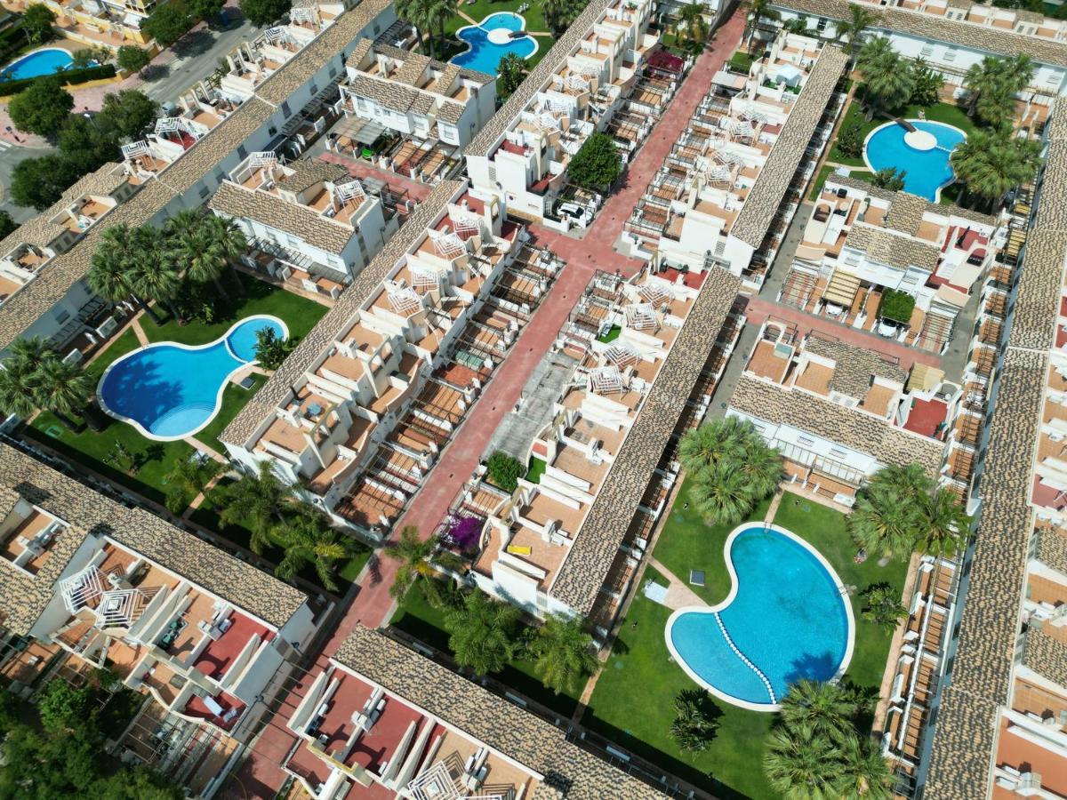 Casa Adosada Con Piscina Y Dos Terrazas Alcoceber Luaran gambar
